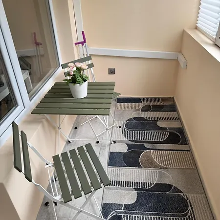 Cozy Spacious In Апартамент